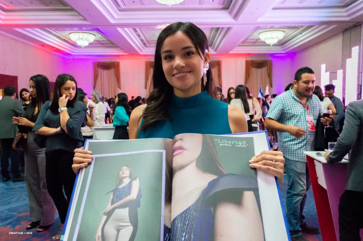 Diana Rivas – Diseño Artesanal/Moda y Accesorios. creatyum-media-portafolio-amalgamico-diana-rivas