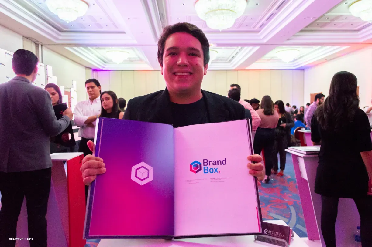 Santiago Hernández – Diseño Gráfico. creatyum-media-portafolio-amalgamico-santiago-hernandez